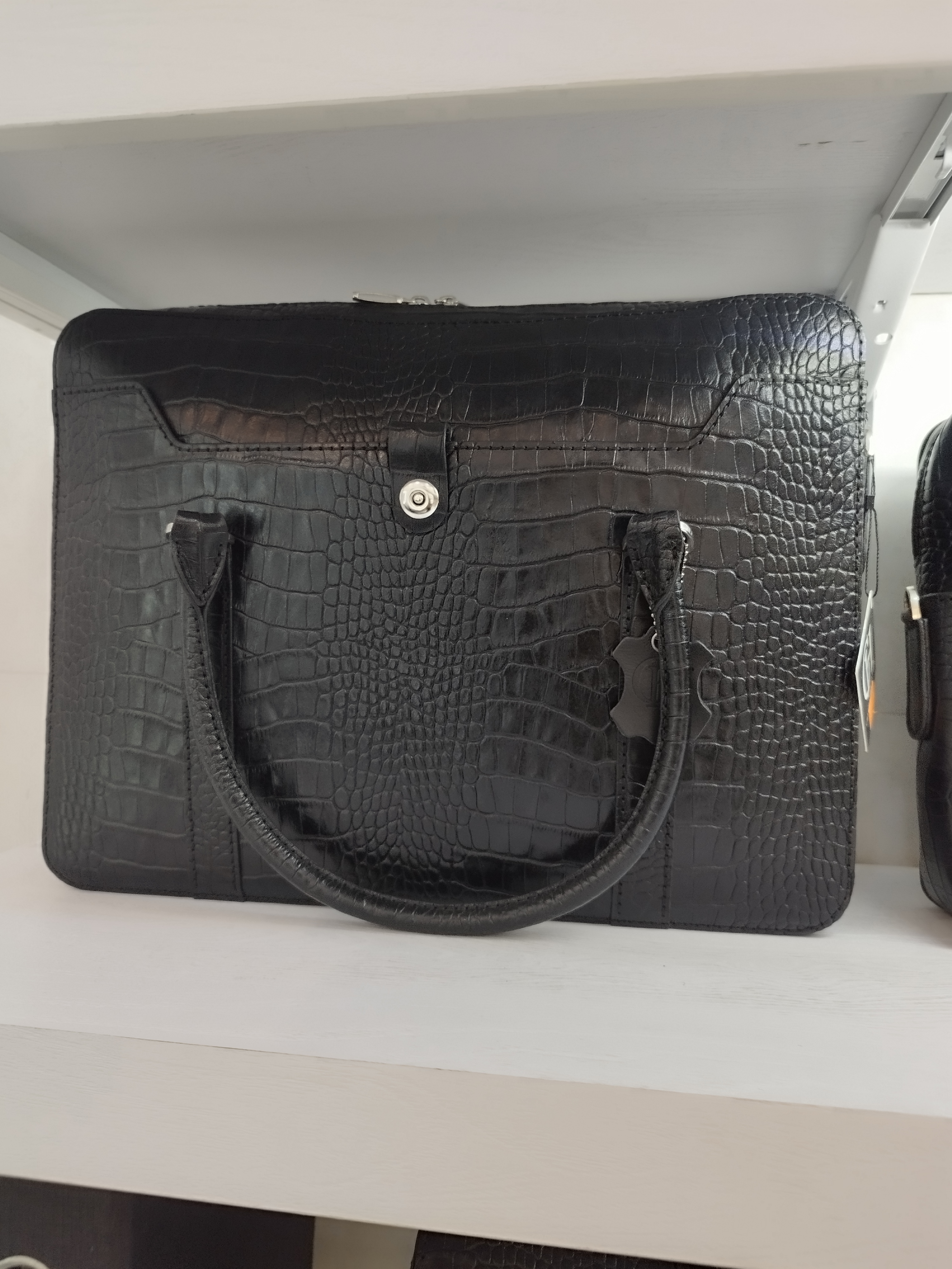 کیف چرم‌طبیعی دوشی‌ودستی اداری مدل 067 دست‌دوز برندچرم‌چارمند