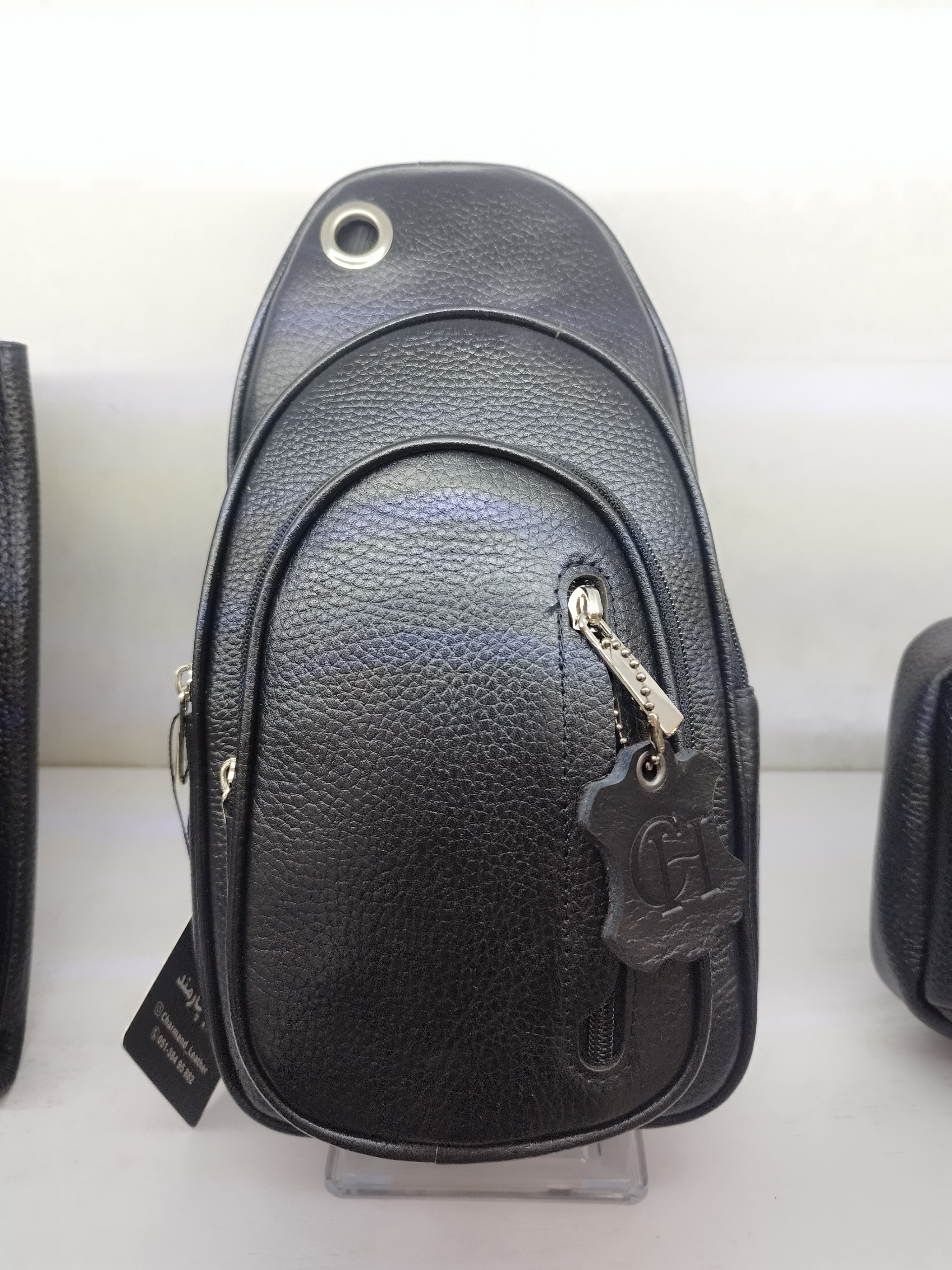 کیف چرم‌طبیعی دوشی کراس‌بادی مدل 073 چرخدوز برندچرم‌چارمند